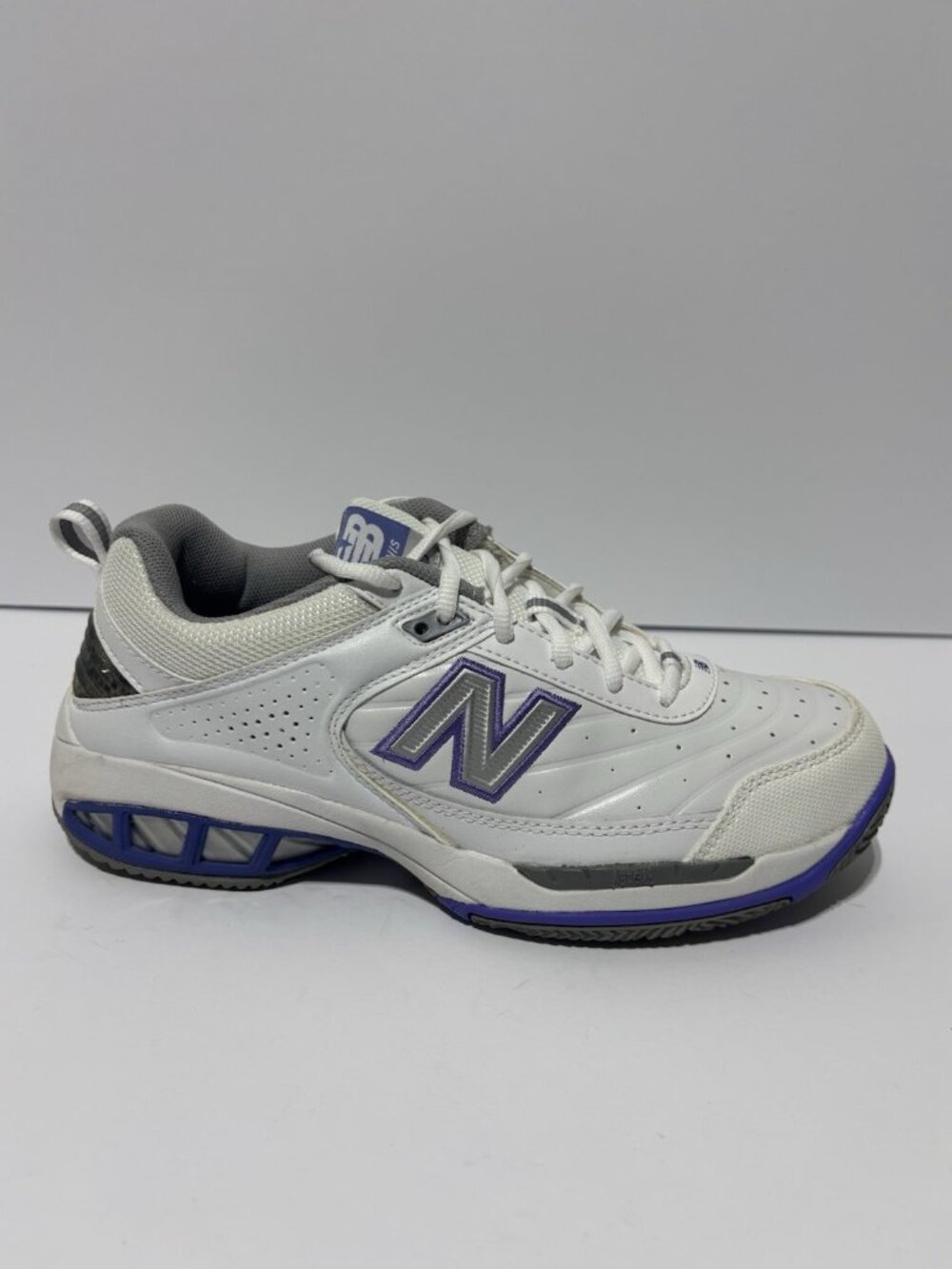 New Balance Women’s 806 White Leather Sneakers, Size 8.5 M